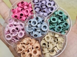 KIT DAS MÃES - 175 ilhós - grátis organizador flor