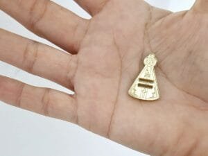 Coleção Fé - Passador para elástico chato - imagem N.Sra Aparecida - espelhado dourado - pct c/5 und