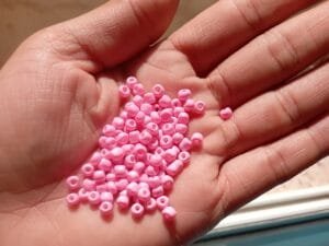 Miçangão leitoso 3.6mm(6/0) - rosa chiclete- pct c/10g