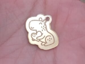 Pingente  - Capivara com Coração- espelhado dourado - pct c/05 und