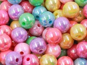 Bola leitosa irisada passante 12mm - acrilico (pct c/10g)