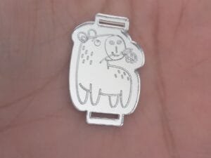 passador de elastico chato 7mm - Capivara com Flor- espelhado Prata - pct c/05 und