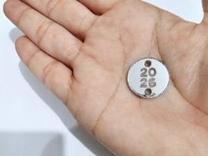 Passador redondo Mod 04 - para elástico roliço ou tassel - 2026 em pé - espelhado prata - pct c/05 und