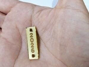 Passador retangular Mod 03 - para elástico roliço - 2026 em pé - espelhado dourado - pct c/05 und