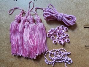 Kit Combinadinho - Elástico roliço + tassel + correntinha + ilhos - Rosa Claro