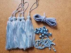 Kit Combinadinho - Elástico roliço + tassel + correntinha + ilhos - Azul Claro