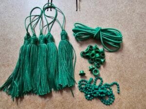 Kit Combinadinho - Elástico roliço + tassel + correntinha + ilhos - Verde