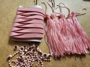 Kit Combinadinho - Elástico chato + tassel + correntinha + ilhos - Salmão