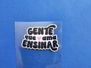 Adesivos DTF Uv - Gente que Ama Ensinar (preto)  - para Canecas e copos