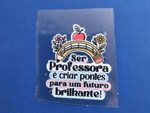 Adesivos DTF Uv - Ser Professor é..  - 3,5x4cm - Indicado para Bases de chaveiro, apliques, etc