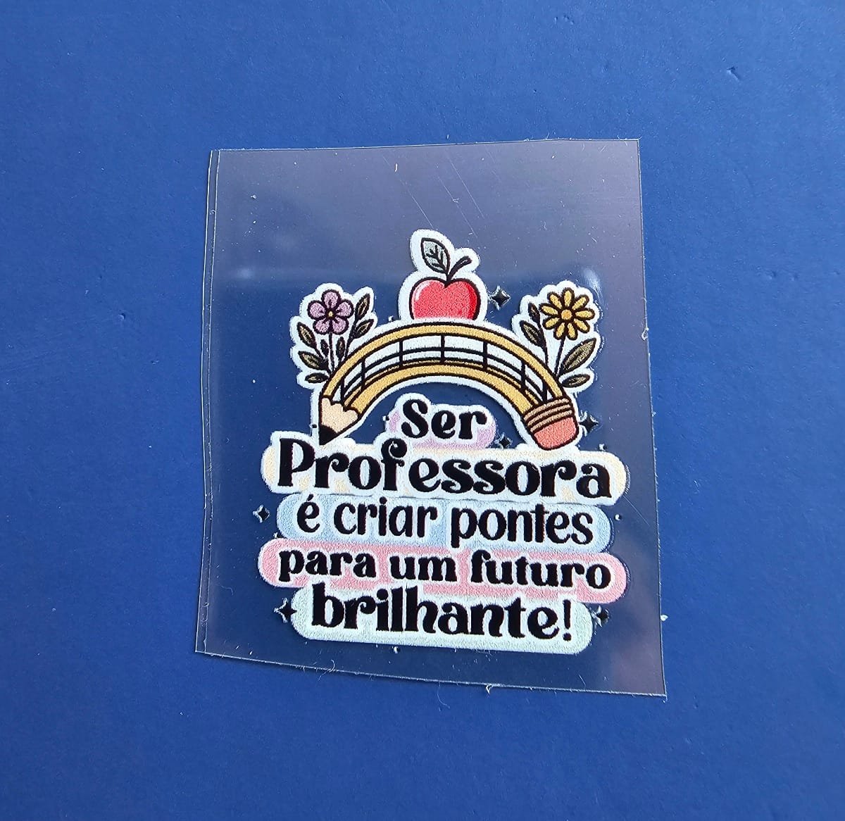 Adesivos DTF Uv - Ser Professor é..  - 3,5x4cm - Indicado para Bases de chaveiro, apliques, etc