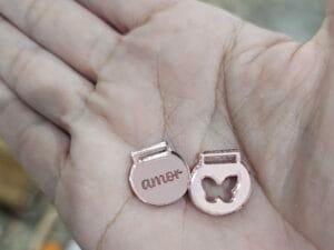 Passante Finalizador de fita - 1,5x1,5 cm - acrílico espelhado rosé - pct c/5 und